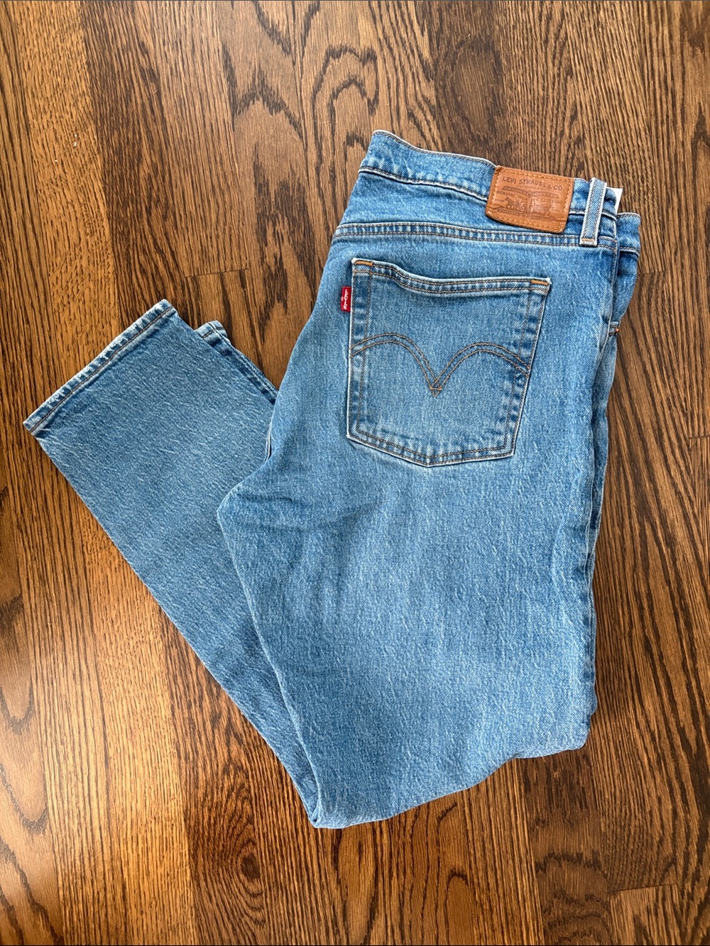 Levi’s Wedgie Straight-Leg Light Blue Jeans. Size 31